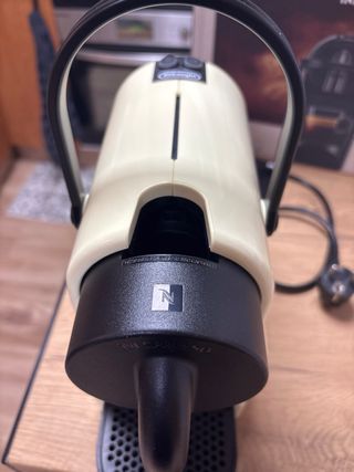 Cafetera Nespresso Inissia DeLonghi Beige