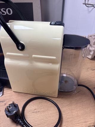 Cafetera Nespresso Inissia DeLonghi Beige