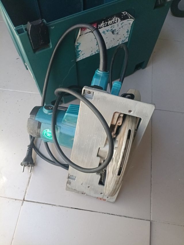 Sierra Circular Makita HS7101