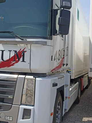 Se vende cabeza tractora y remolque frigorífico 