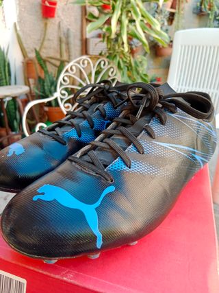 Scarpe da calcio Puma nere e blu