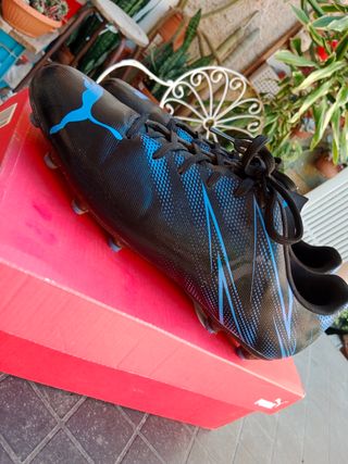 Scarpe da calcio Puma nere e blu