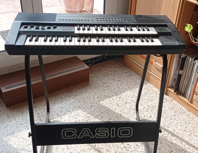 Organo electrico con soporte y funda de transporte