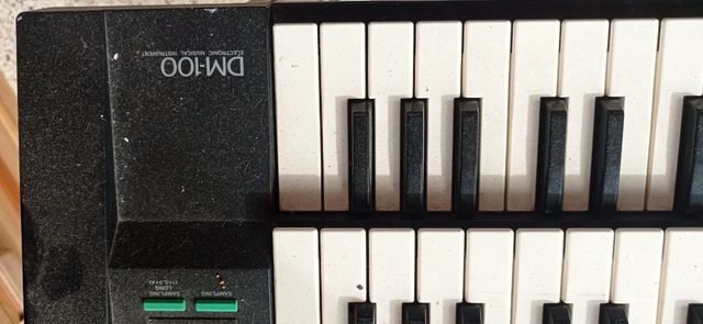 Organo electrico con soporte y funda de transporte