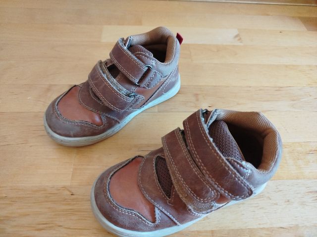 Zapatos marrones talla 24