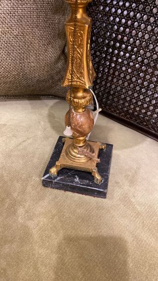 Lámpara de mesa antigua dorada