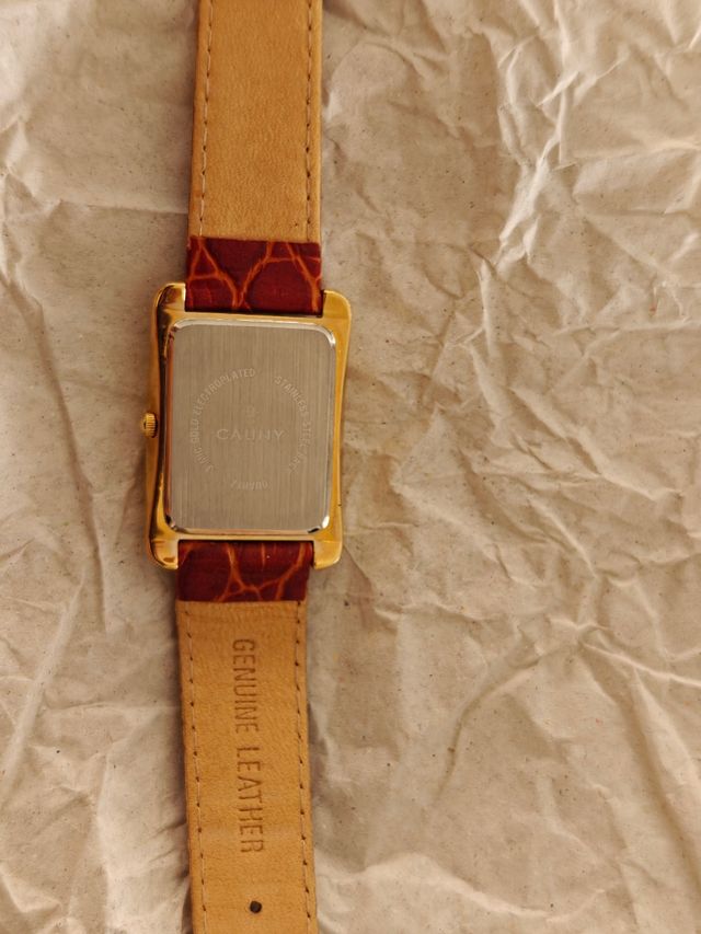 Reloj Cauny Rectangular Dorado