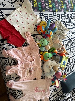 Ropa y juguetes para bebé
