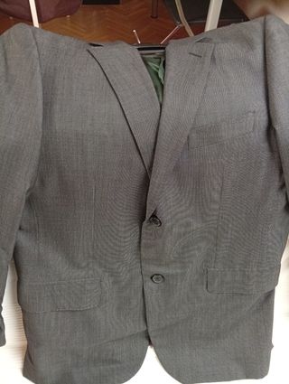 Traje de caballero gris