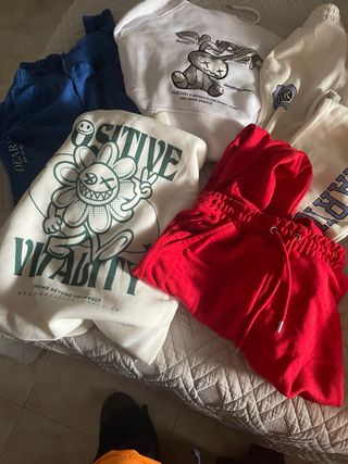 Conjunto Ropa: Sudaderas y Pantalones