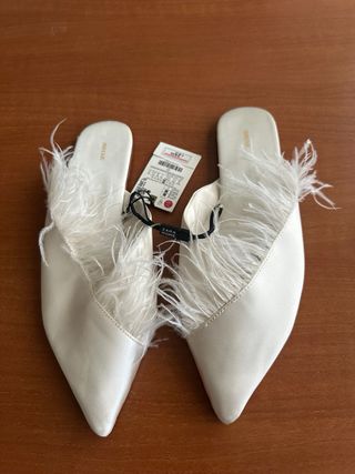 Zapatillas Zara Home Blancas con Plumas