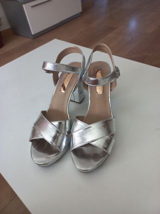 Sandalias de tacón plateadas