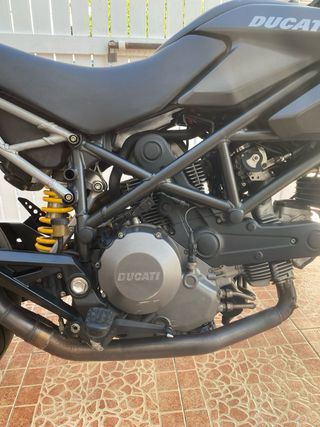 Ducati Hypermotard 796 Negro