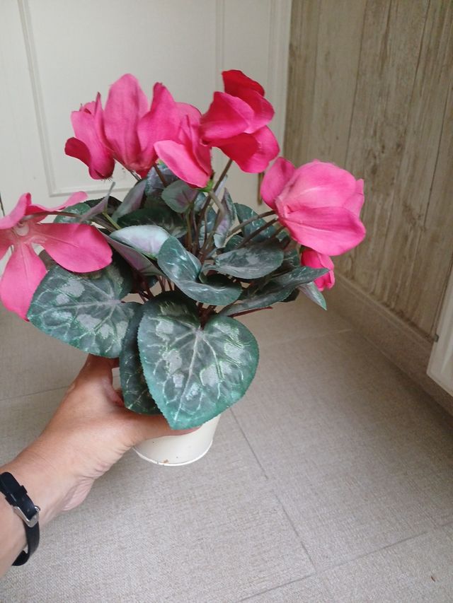 Flor artificial rosa y verde,Sólo  OCTUBRE.