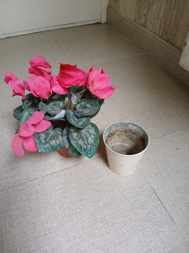 Flor artificial rosa y verde,Sólo  OCTUBRE.