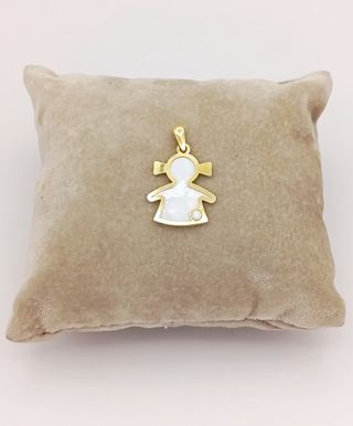 Colgante niña en Oro 18k con nácar y circonita.