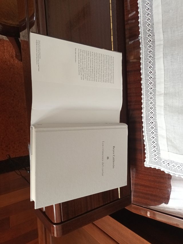 Los crímenes del caviar: Una novela de la juez ...