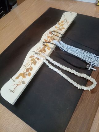 Colgador de collares decorado