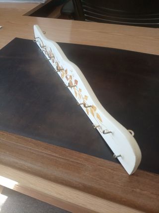 Colgador de collares decorado