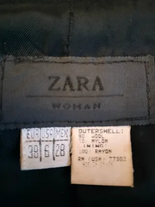 Zara abrigo negro vintage 90 por ciento de lana