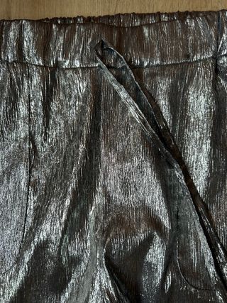 Pantalón plateado ancho