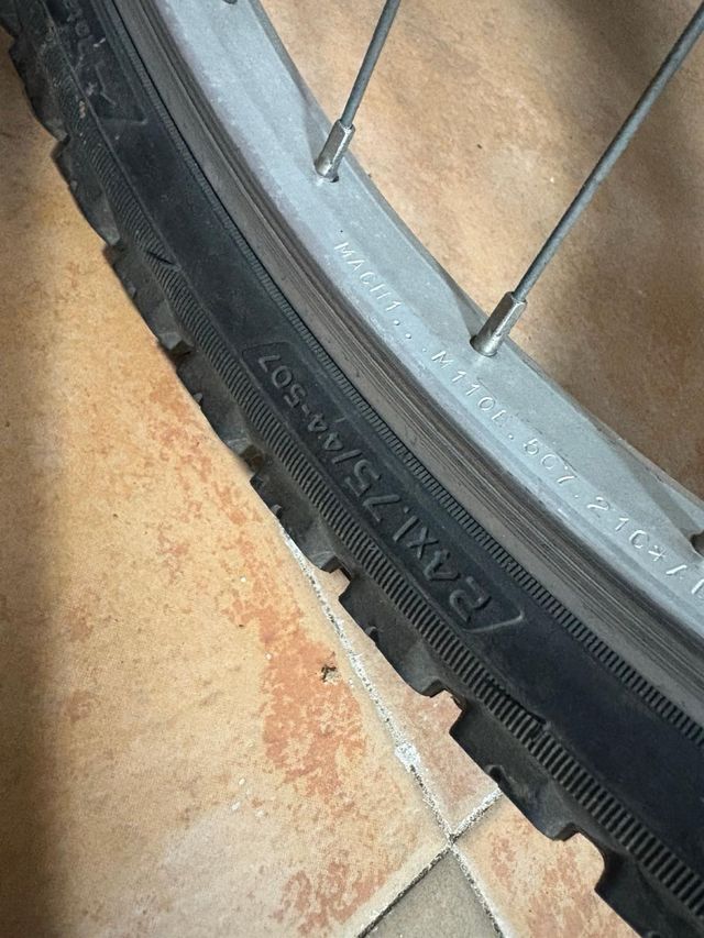 Bicicletta da ragazza Btwin. 24». 6 pignoni.