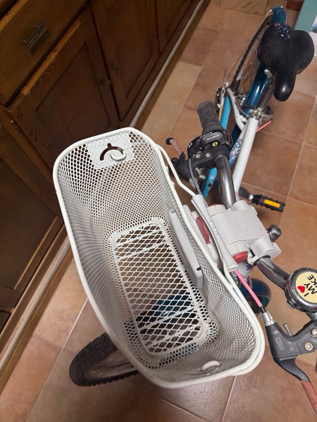 Bicicletta da ragazza Btwin. 24». 6 pignoni.