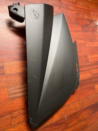 Tapa lateral izquierda  T-Max 530