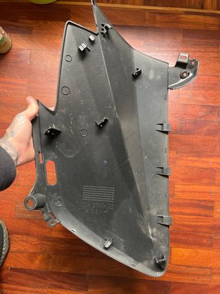 Tapa lateral izquierda  T-Max 530