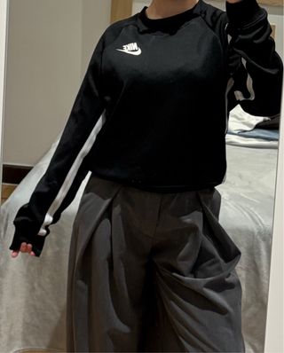 Sudadera Nike Negra con Rayas Blancas