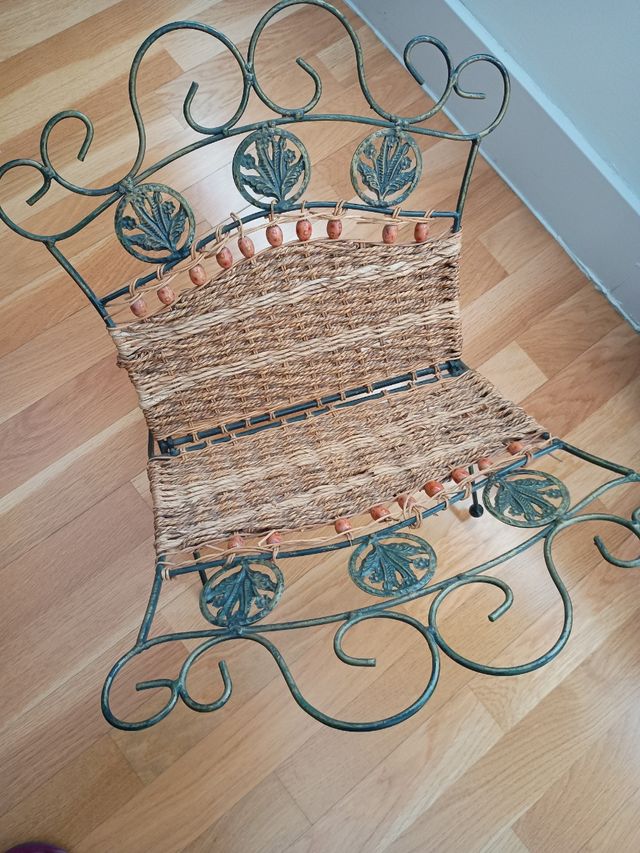 Revistero de yute y metal