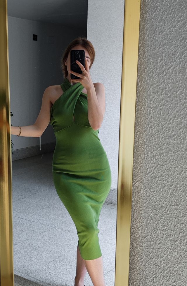 Vestido midi ajustado de punto
