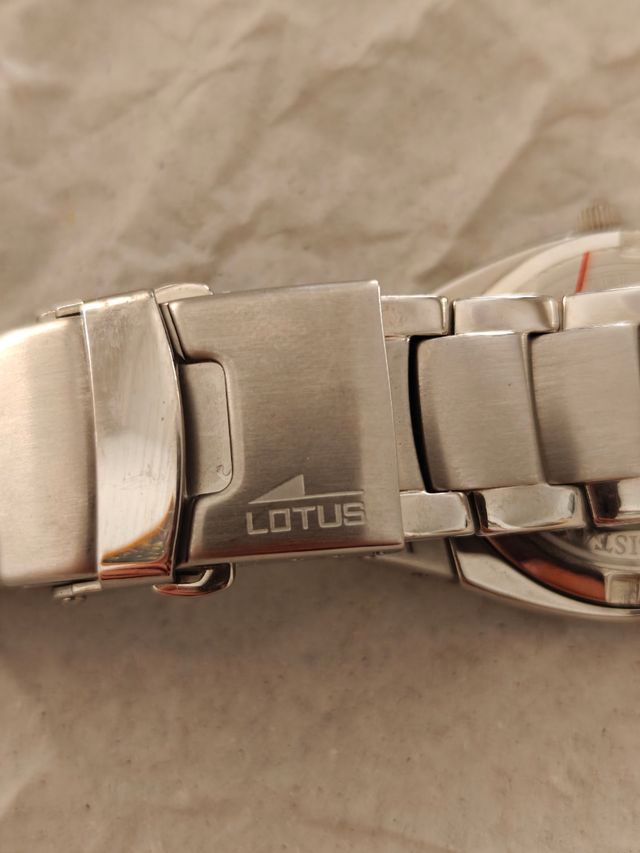 Reloj Lotus
