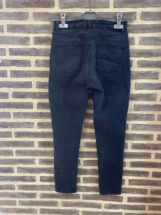 Pantalón vaquero pitillo negro