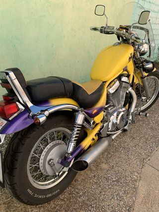 Suzuki Intruder 750 Custom Amarilla