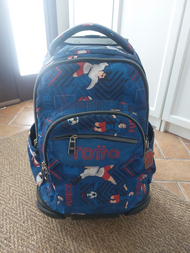 Mochila Totto con ruedas y diseño de fútbol