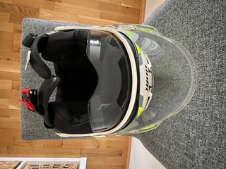 Casco UNIK blanco y amarillo