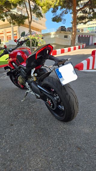 Ducati Streetfighter V4 Roja en perfecto estado