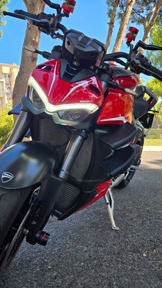 Ducati Streetfighter V4 Roja en perfecto estado