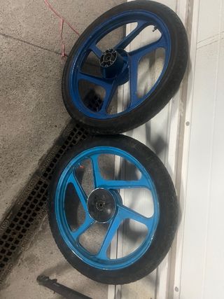 regalo ruedas moto de moto azules