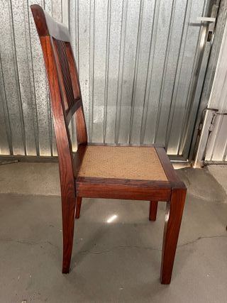 Mesa de comedor de madera y cristal
