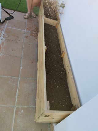Macetero de madera hecho a mano
