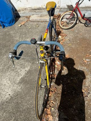 Bicicleta de carretera antigua  amarilla y azul
