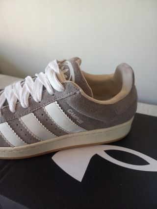 Adidas Campus gris. NO ENVIO. En buen estado.