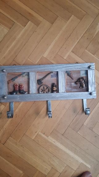 Perchero de madera y metal estilo western