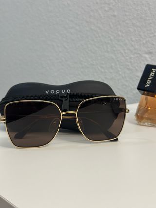 Gafas de sol Vogue doradas y marrones