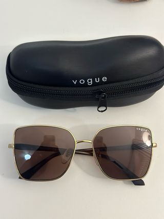 Gafas de sol Vogue doradas y marrones
