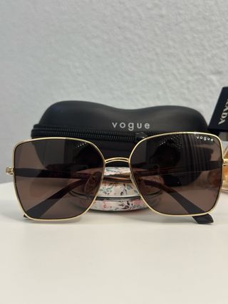 Gafas de sol Vogue doradas y marrones