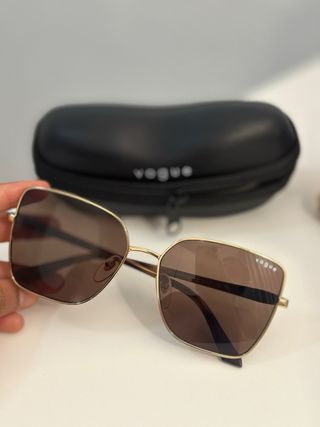 Gafas de sol Vogue doradas y marrones
