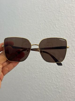 Gafas de sol Vogue doradas y marrones